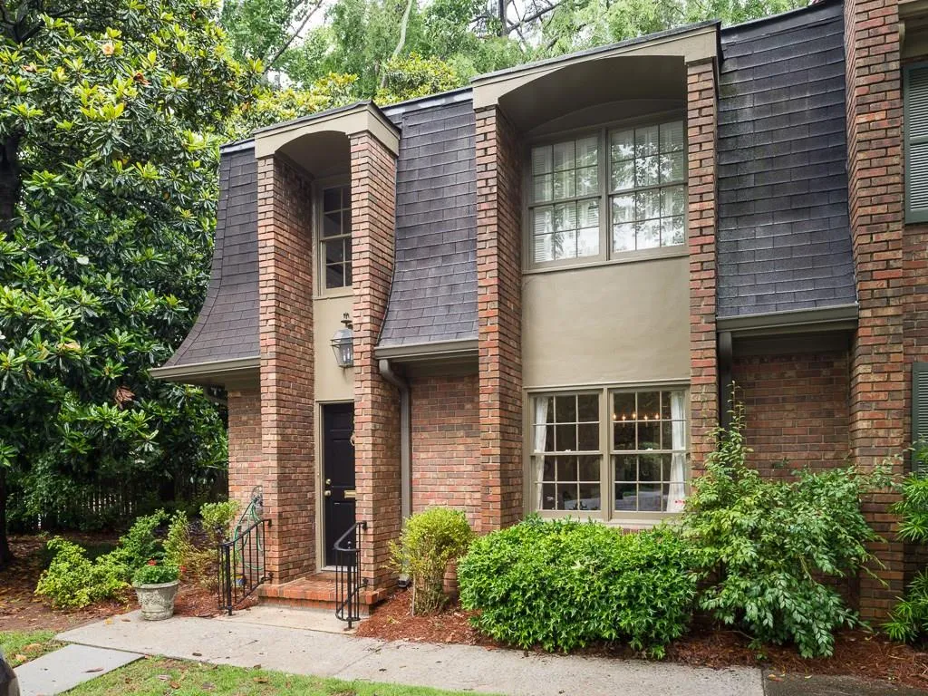 70 Old Ivy Road Ne Unit 8, Atlanta, Georgia 30342, 2 Bedrooms Bedrooms, ,2 BathroomsBathrooms,Residential,Sold,70 Old Ivy Road Ne Unit 8,6017657