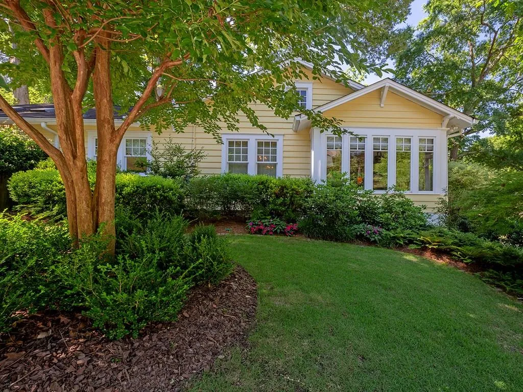 2399 Glenwood Drive Ne, Atlanta, Georgia 30305, 3 Bedrooms Bedrooms, ,2 BathroomsBathrooms,Residential,Sold,2399 Glenwood Drive Ne,6026124