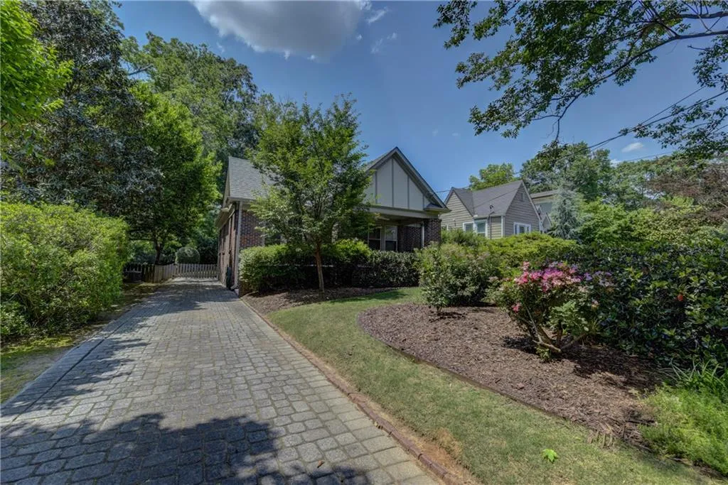 2212 Willow Avenue Ne, Atlanta, Georgia 30305, 2 Bedrooms Bedrooms, ,2 BathroomsBathrooms,Residential,Sold,2212 Willow Avenue Ne,6010982