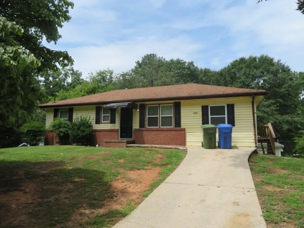 1650 Bridgeport Drive Nw, Atlanta, Georgia 30318, 3 Bedrooms Bedrooms, ,2 BathroomsBathrooms,Residential,For Sale,1650 Bridgeport Drive Nw,7429720