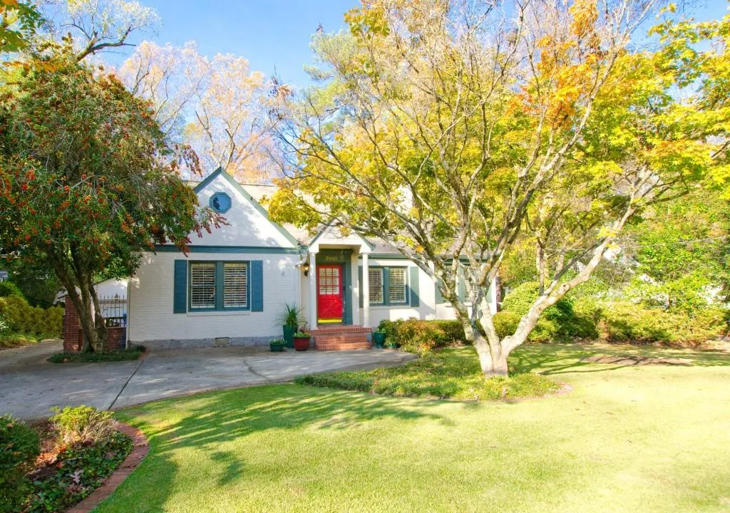 3880 Lake Forrest Drive, Atlanta, Georgia 30342, 3 Bedrooms Bedrooms, ,2 BathroomsBathrooms,Residential,For Sale,3880 Lake Forrest Drive,7487906