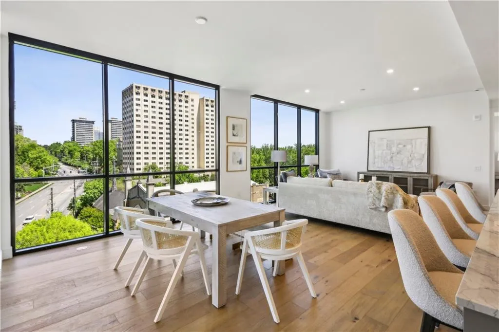 2425 Peachtree Road Ne Unit 701, Atlanta, Georgia 30305, 3 Bedrooms Bedrooms, ,3 BathroomsBathrooms,Residential,For Sale,2425 Peachtree Road Ne Unit 701,7508640