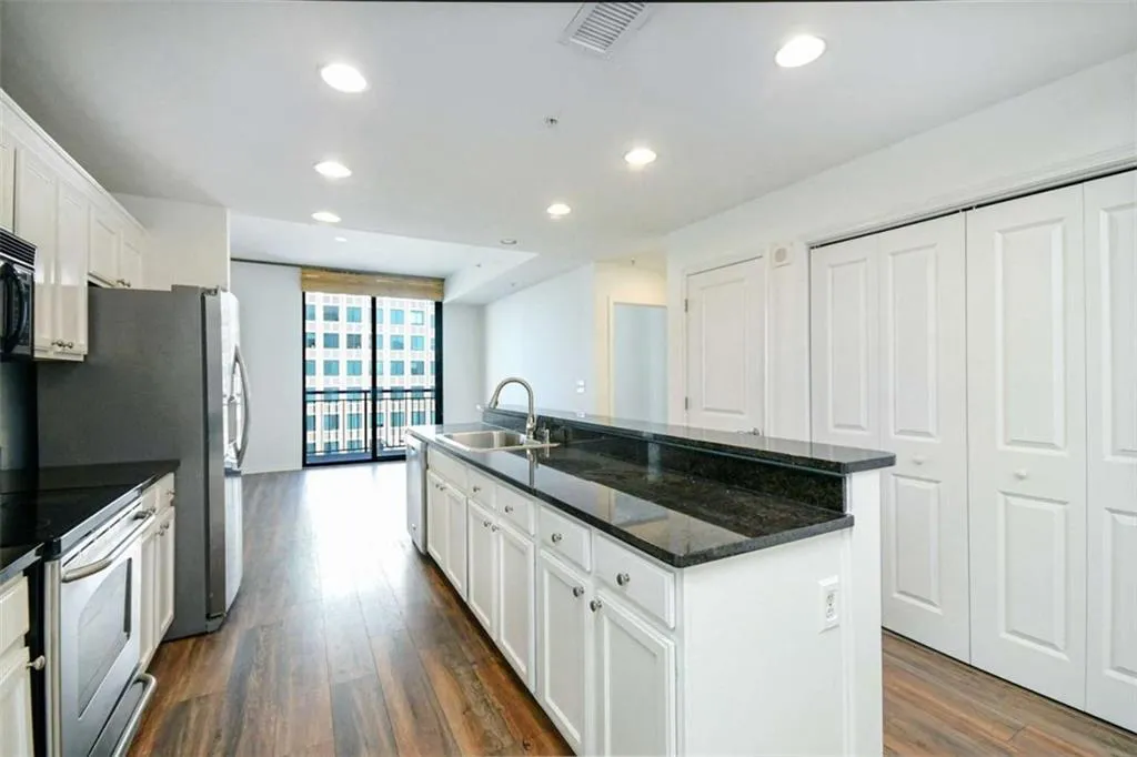 3040 Peachtree Road Unit 802, Atlanta, Georgia 30305, 1 Bedroom Bedrooms, ,1 BathroomBathrooms,Residential,For Sale,3040 Peachtree Road Unit 802,7511620