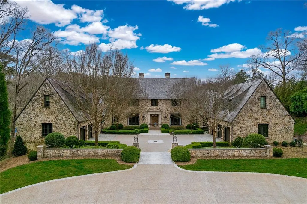 4300 Harris Trail Nw, Atlanta, Georgia 30327, 8 Bedrooms Bedrooms, ,9 BathroomsBathrooms,Residential,Sold,4300 Harris Trail Nw,7362139
