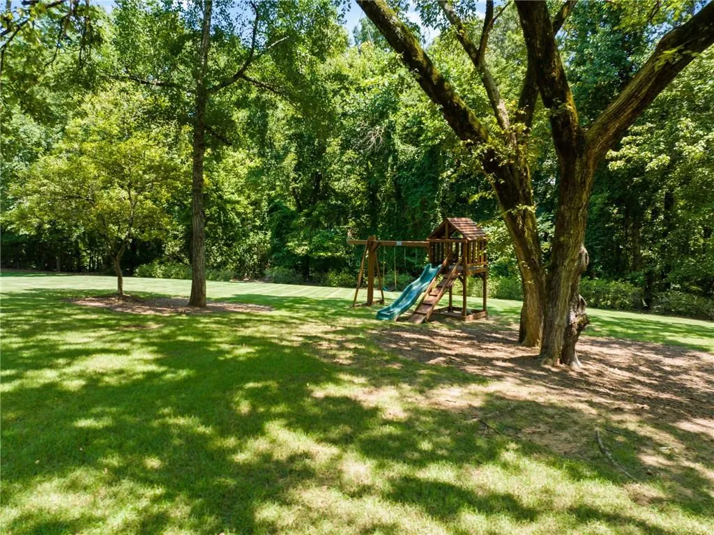 4900 Northside Drive, Sandy Springs, Georgia 30327, 7 Bedrooms Bedrooms, ,8 BathroomsBathrooms,Residential,Sold,4900 Northside Drive,7376553