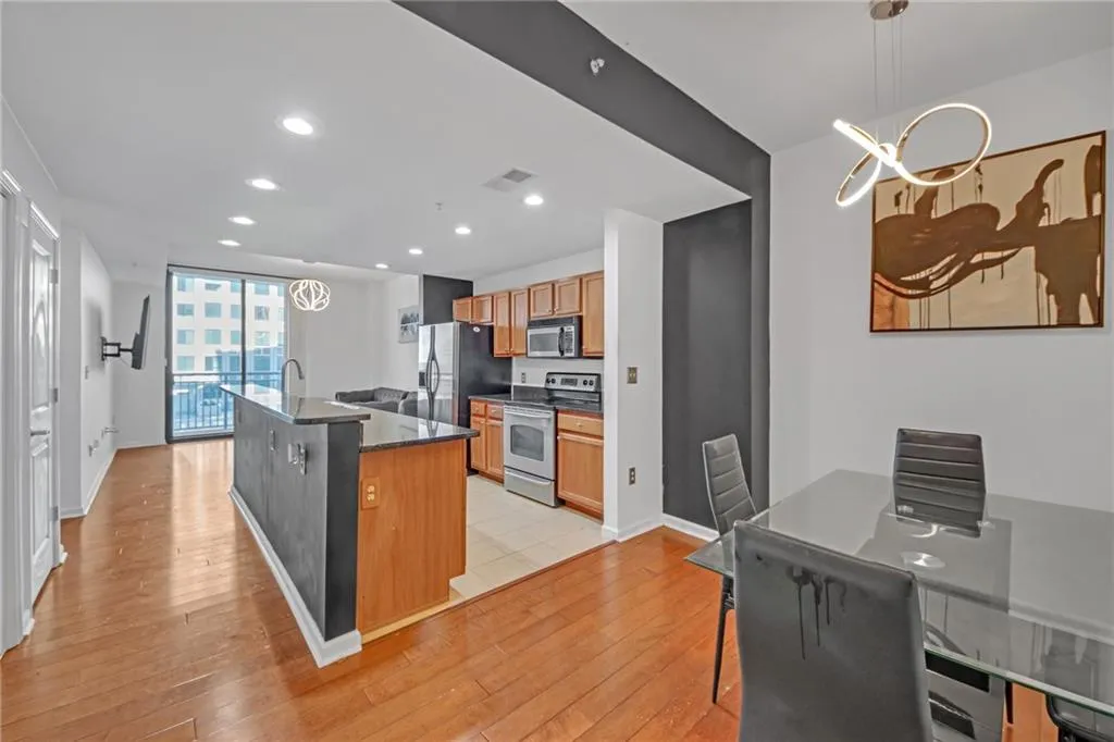 3040 Peachtree Road Unit 614, Atlanta, Georgia 30305, 1 Bedroom Bedrooms, ,1 BathroomBathrooms,Residential,For Sale,3040 Peachtree Road Unit 614,7515099