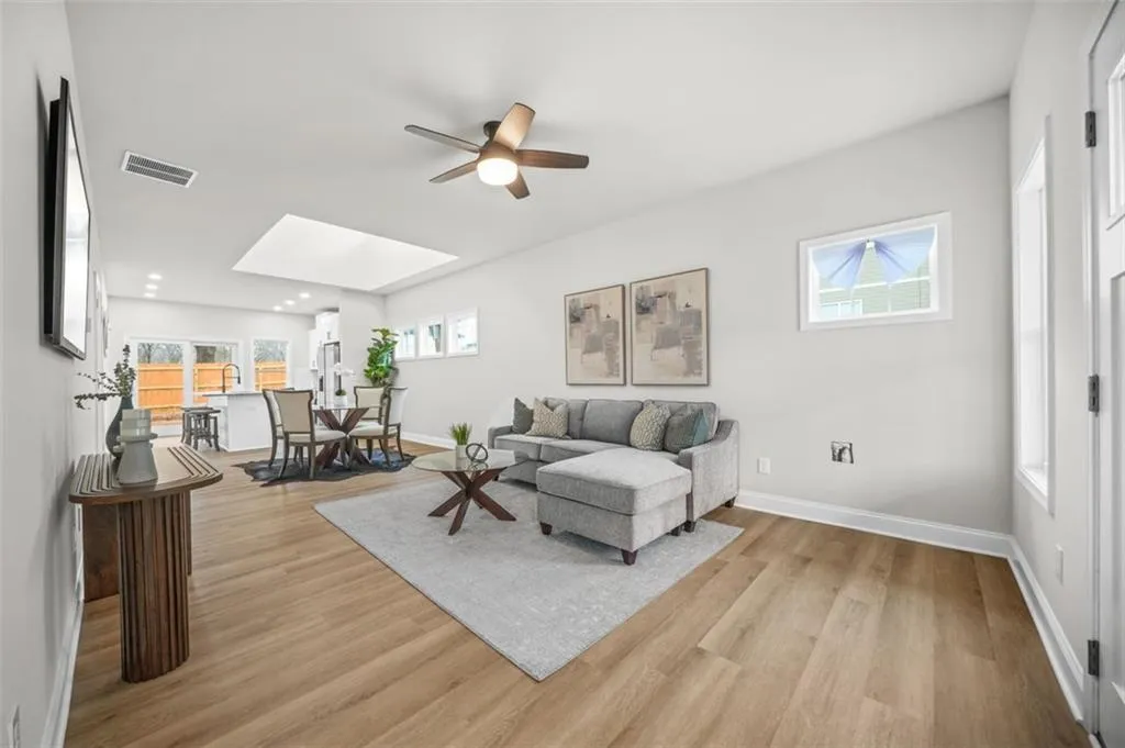395 W Lake Avenue Nw, Atlanta, Georgia 30318, 2 Bedrooms Bedrooms, ,2 BathroomsBathrooms,Residential,Sold,395 W Lake Avenue Nw,7528352