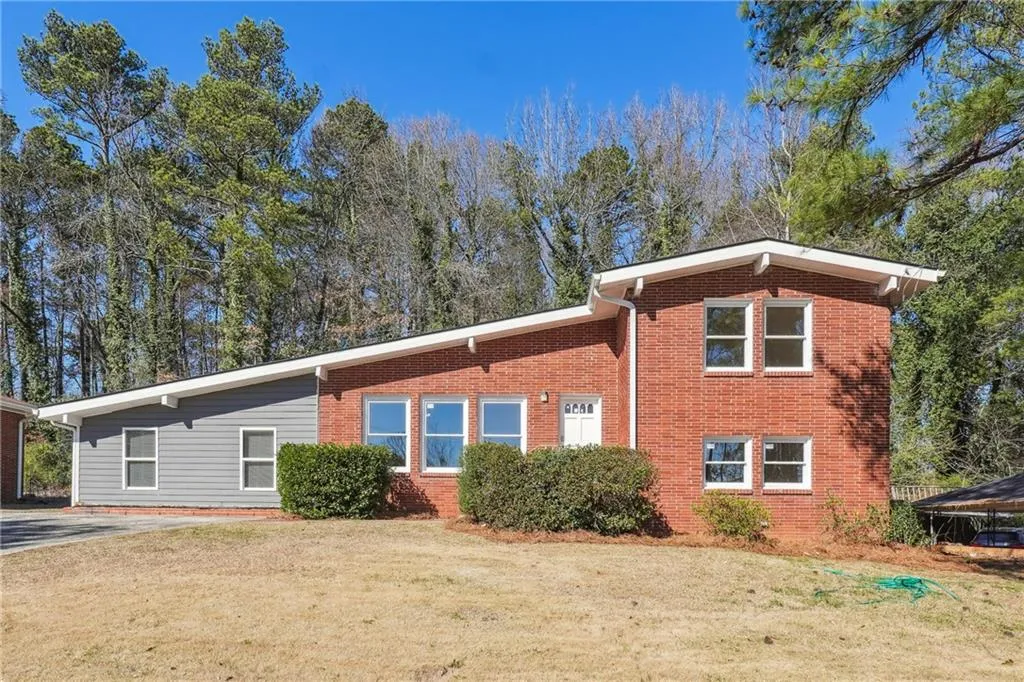 3035 Mclendon Circle Nw, Atlanta, Georgia 30318, 5 Bedrooms Bedrooms, ,2 BathroomsBathrooms,Residential,For Sale,3035 Mclendon Circle Nw,7528824