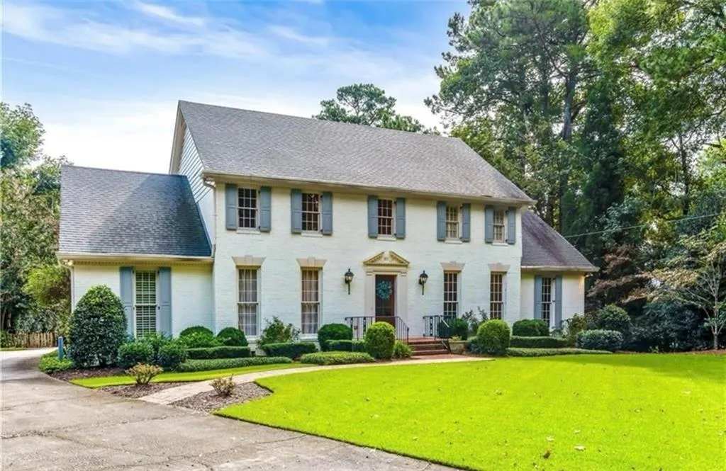 3200 Farmington, Vinings, Georgia 30339, 5 Bedrooms Bedrooms, ,3 BathroomsBathrooms,Residential,For Sale,3200 Farmington,7545122