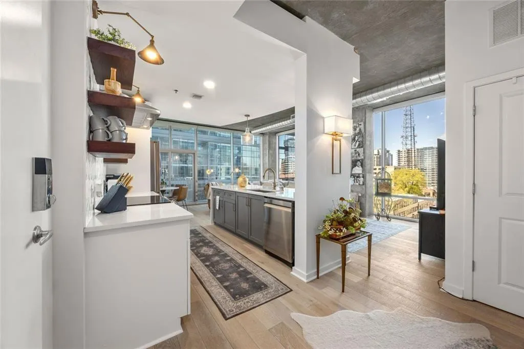 923 Peachtree St Unit 939-2.jpg