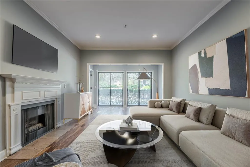 2921 Lenox Road Ne Unit 113, Atlanta, Georgia 30324, 1 Bedroom Bedrooms, ,1 BathroomBathrooms,Residential,For Sale,2921 Lenox Road Ne Unit 113,7549122