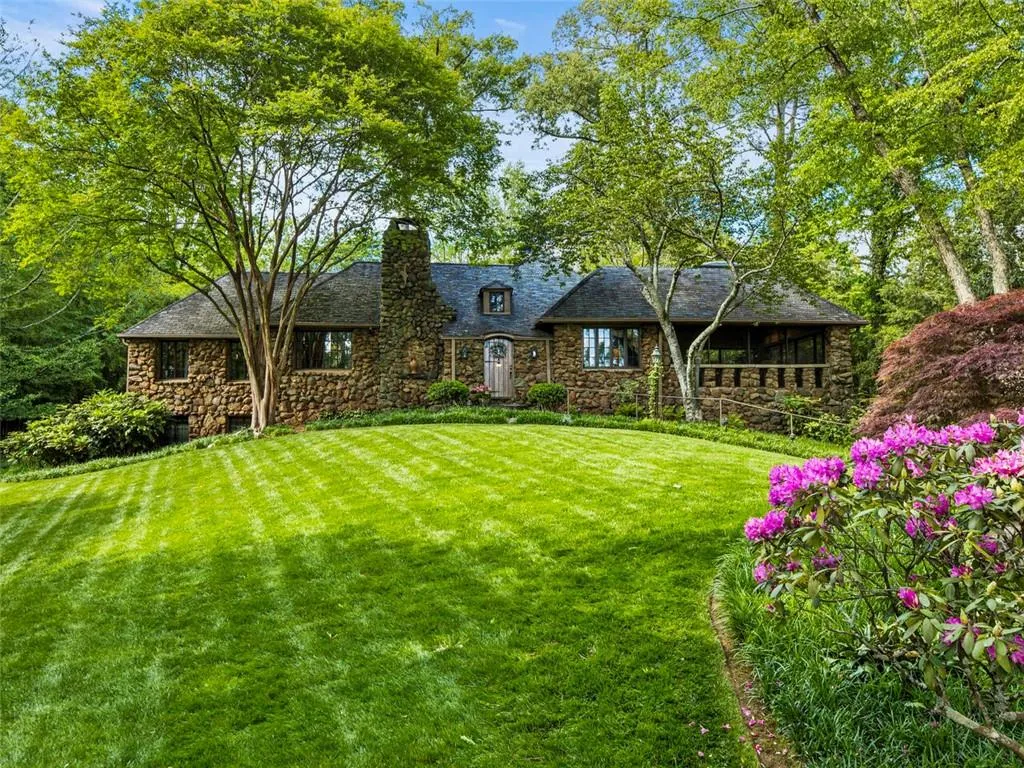 1050 E Club Lane Ne, Atlanta, Georgia 30319, 4 Bedrooms Bedrooms, ,4 BathroomsBathrooms,Residential,For Sale,1050 E Club Lane Ne,7549506