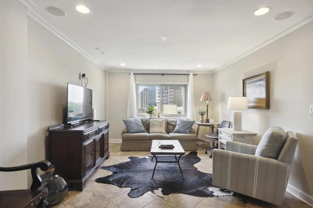 2285 Peachtree Road Ne Unit 1207, Atlanta, Georgia 30309, 1 Bedroom Bedrooms, ,1 BathroomBathrooms,Residential,For Sale,2285 Peachtree Road Ne Unit 1207,7552024