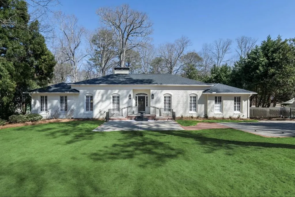 139 W Paces Ferry Road Nw, Atlanta, Georgia 30305, 5 Bedrooms Bedrooms, ,5 BathroomsBathrooms,Residential,For Sale,139 W Paces Ferry Road Nw,7554341