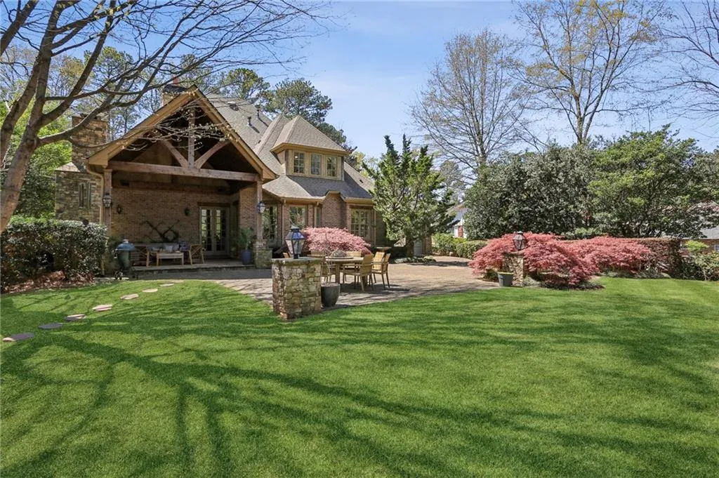 710 E Northway Lane, Atlanta, Georgia 30342, 6 Bedrooms Bedrooms, ,5 BathroomsBathrooms,Residential,Sold,710 E Northway Lane,7550813