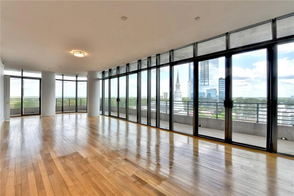 750 Park Avenue Ne Unit 13e, Atlanta, Georgia 30326, 2 Bedrooms Bedrooms, ,2 BathroomsBathrooms,Residential,Sold,750 Park Avenue Ne Unit 13e,7555431