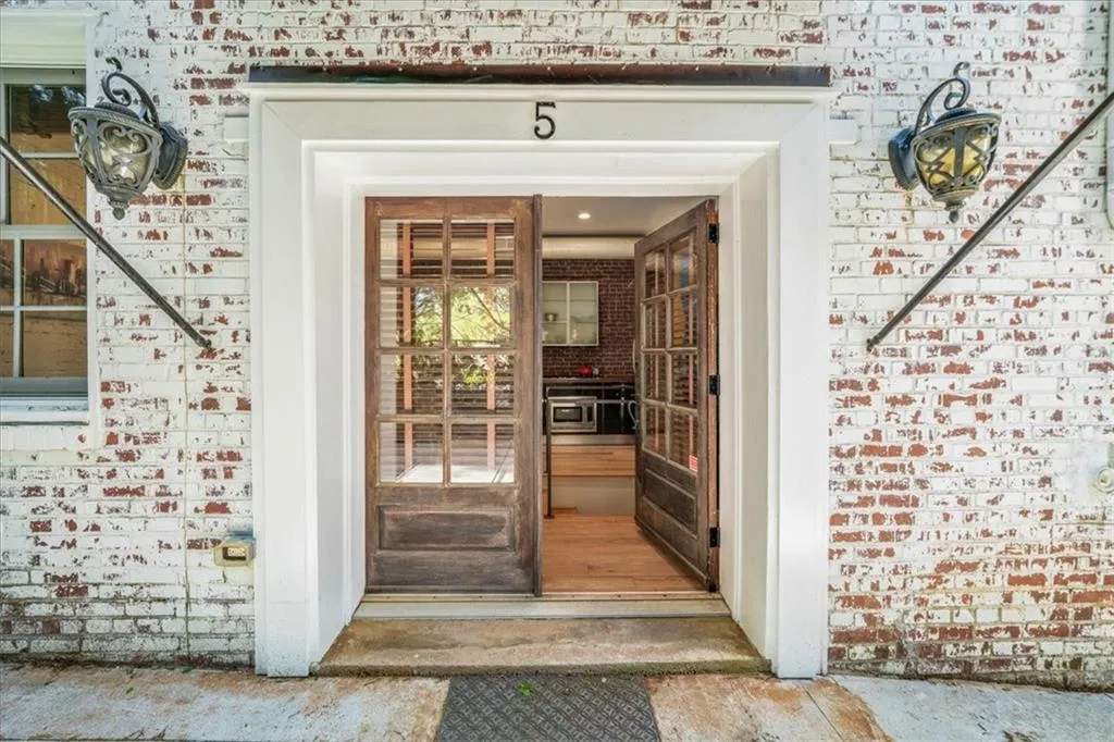 65 Peachtree Memorial Drive Nw Unit 5, Atlanta, Georgia 30309, 3 Bedrooms Bedrooms, ,2 BathroomsBathrooms,Residential,For Sale,65 Peachtree Memorial Drive Nw Unit 5,7557430