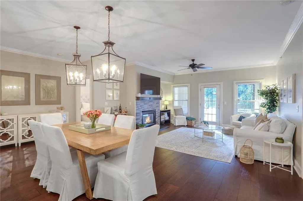 211 Colonial Homes Drive Nw Unit 2106, Atlanta, Georgia 30309, 2 Bedrooms Bedrooms, ,2 BathroomsBathrooms,Residential,For Sale,211 Colonial Homes Drive Nw Unit 2106,7558535
