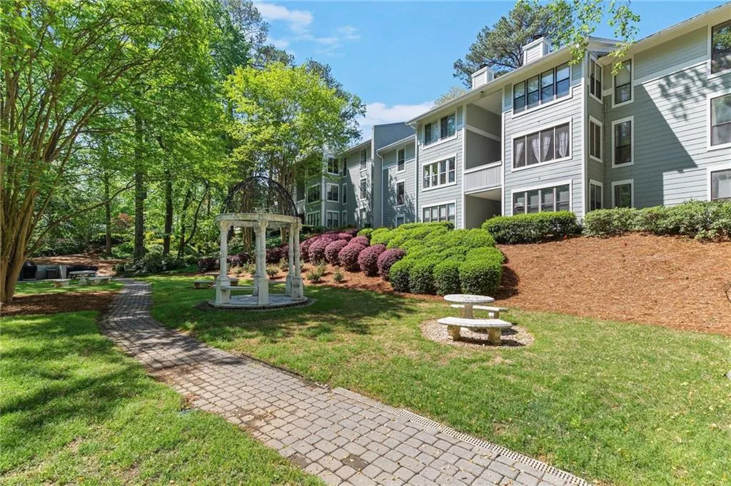 305 Summit North Drive Ne Unit 305, Atlanta, Georgia 30324, 1 Bedroom Bedrooms, ,1 BathroomBathrooms,Residential,Sold,305 Summit North Drive Ne Unit 305,7556939
