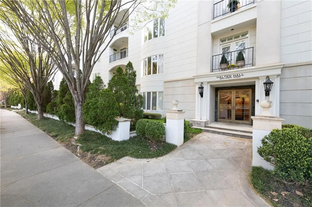 2960 Pharr Court South Nw Unit N4, Atlanta, Georgia 30305, 2 Bedrooms Bedrooms, ,2 BathroomsBathrooms,Residential,For Sale,2960 Pharr Court South Nw Unit N4,7552256