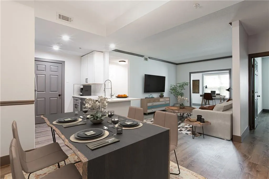 1074 Peachtree Walk Ne Unit 115, Atlanta, Georgia 30309, 2 Bedrooms Bedrooms, ,2 BathroomsBathrooms,Residential,For Sale,1074 Peachtree Walk Ne Unit 115,7560965