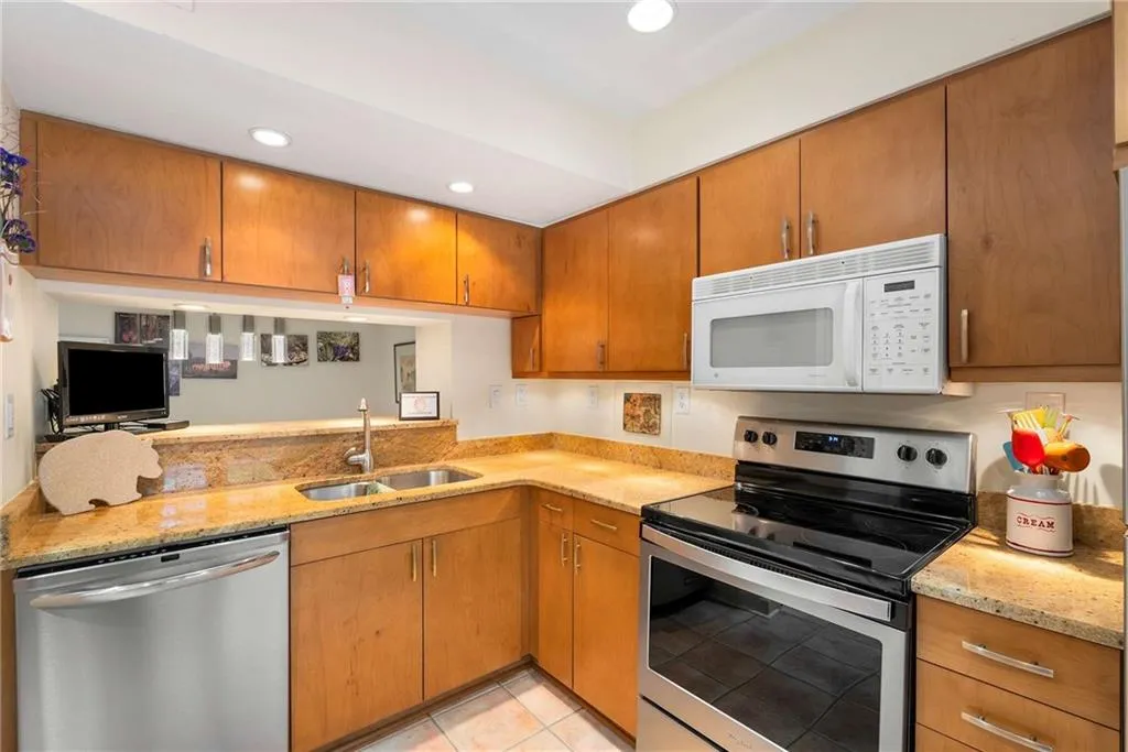 5180 Chemin De Vie, Atlanta, Georgia 30342, 2 Bedrooms Bedrooms, ,2 BathroomsBathrooms,Residential,For Sale,5180 Chemin De Vie,7560217
