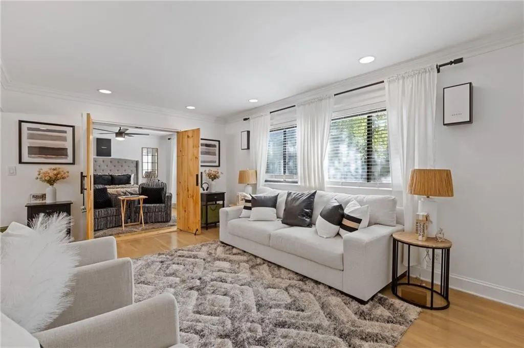 10 26th Street Nw Unit A2, Atlanta, Georgia 30309, 1 Bedroom Bedrooms, ,1 BathroomBathrooms,Residential,Sold,10 26th Street Nw Unit A2,7562399