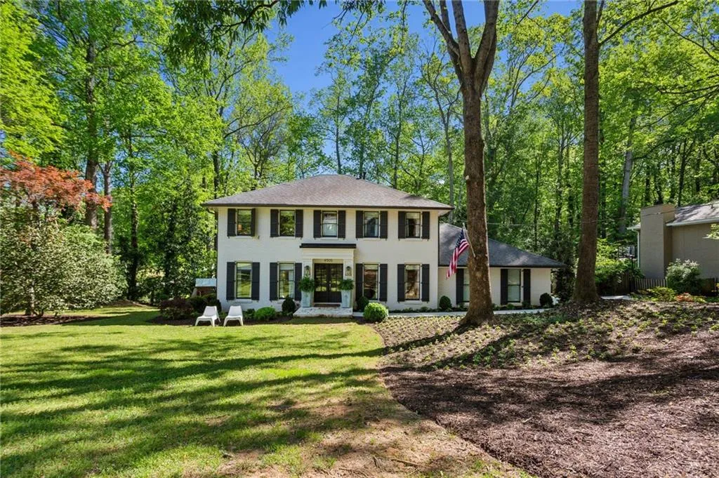 4505 Glengary Drive Ne, Atlanta, Georgia 30342, 4 Bedrooms Bedrooms, ,3 BathroomsBathrooms,Residential,For Sale,4505 Glengary Drive Ne,7561581