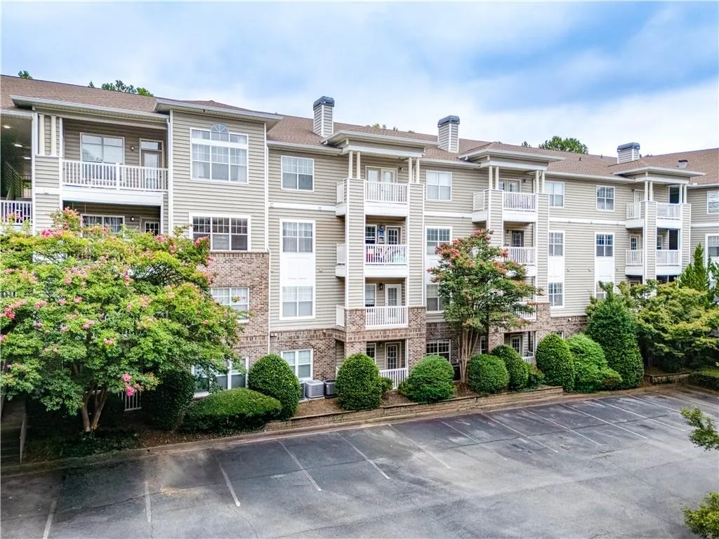 2700 Pine Tree Road Ne Unit 1015, Atlanta, Georgia 30324, 1 Bedroom Bedrooms, ,1 BathroomBathrooms,Residential,For Sale,2700 Pine Tree Road Ne Unit 1015,7560341