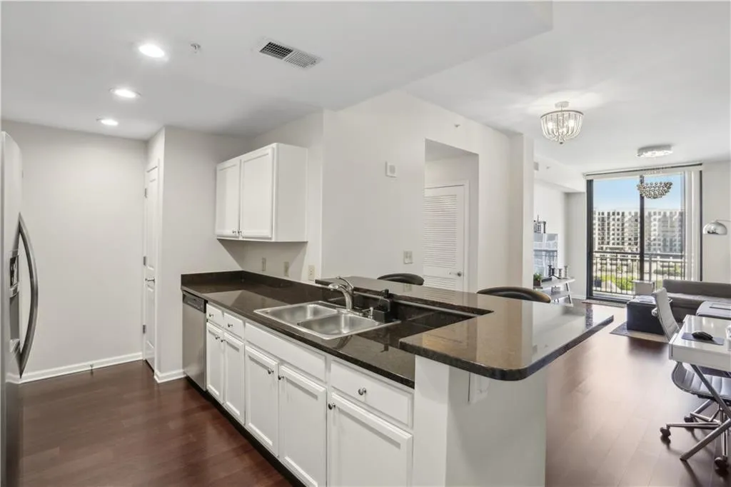 3040 Peachtree Road Nw Unit 713, Atlanta, Georgia 30305, 1 Bedroom Bedrooms, ,1 BathroomBathrooms,Residential,For Sale,3040 Peachtree Road Nw Unit 713,7566856