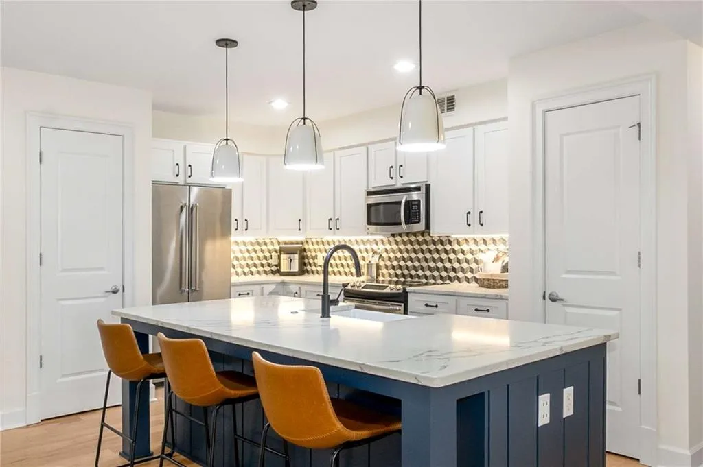 200 River Vista Drive Unit 426, Atlanta, Georgia 30339, 2 Bedrooms Bedrooms, ,2 BathroomsBathrooms,Residential,Sold,200 River Vista Drive Unit 426,7564315
