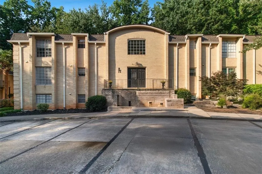 5400 Roswell Road, Atlanta, Georgia 30342, 2 Bedrooms Bedrooms, ,2 BathroomsBathrooms,Residential,For Sale,5400 Roswell Road,7568553