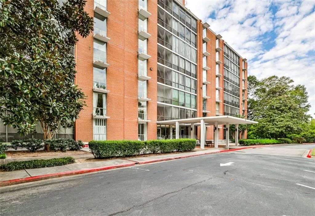 130 26th Street Unit 402, Atlanta, Georgia 30309, 2 Bedrooms Bedrooms, ,1 BathroomBathrooms,Residential,For Sale,130 26th Street Unit 402,7573545