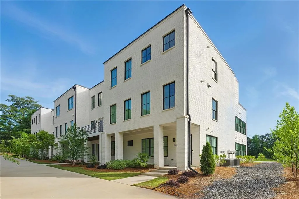 2150 Tidwell Lane Unit 5, Atlanta, Georgia 30318, 4 Bedrooms Bedrooms, ,3 BathroomsBathrooms,Residential,For Sale,2150 Tidwell Lane Unit 5,7576228