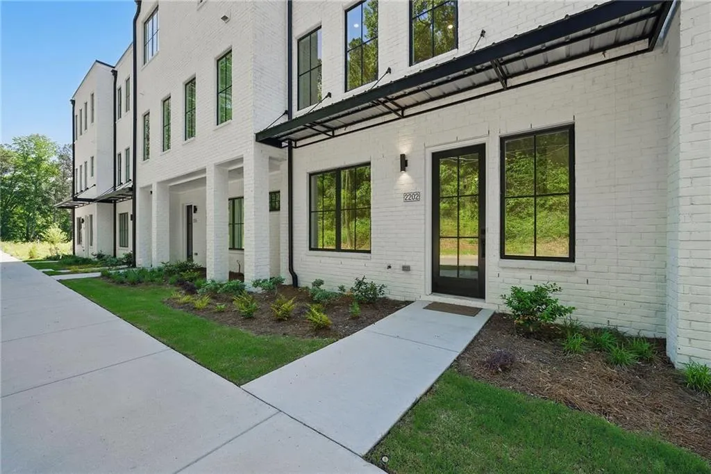 2202 Carlton Court Unit 7, Atlanta, Georgia 30318, 3 Bedrooms Bedrooms, ,3 BathroomsBathrooms,Residential,For Sale,2202 Carlton Court Unit 7,7576313
