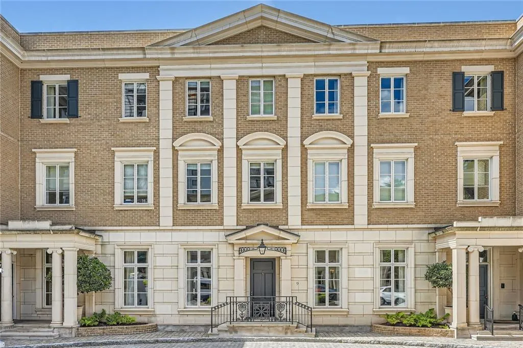 2440 Peachtree Road Nw Unit 9, Atlanta, Georgia 30305, 5 Bedrooms Bedrooms, ,4 BathroomsBathrooms,Residential,For Sale,2440 Peachtree Road Nw Unit 9,7577879