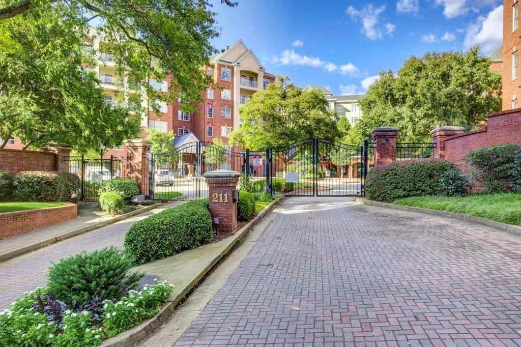 211 Colonial Homes Drive Nw Unit 2501, Atlanta, Georgia 30309, 2 Bedrooms Bedrooms, ,2 BathroomsBathrooms,Residential,For Sale,211 Colonial Homes Drive Nw Unit 2501,7584306