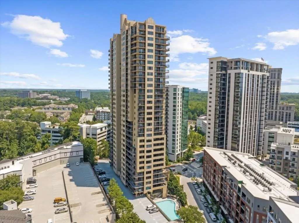 3481 Lakeside Drive Ne Unit 1107, Atlanta, Georgia 30326, 2 Bedrooms Bedrooms, ,2 BathroomsBathrooms,Residential,For Sale,3481 Lakeside Drive Ne Unit 1107,7585405