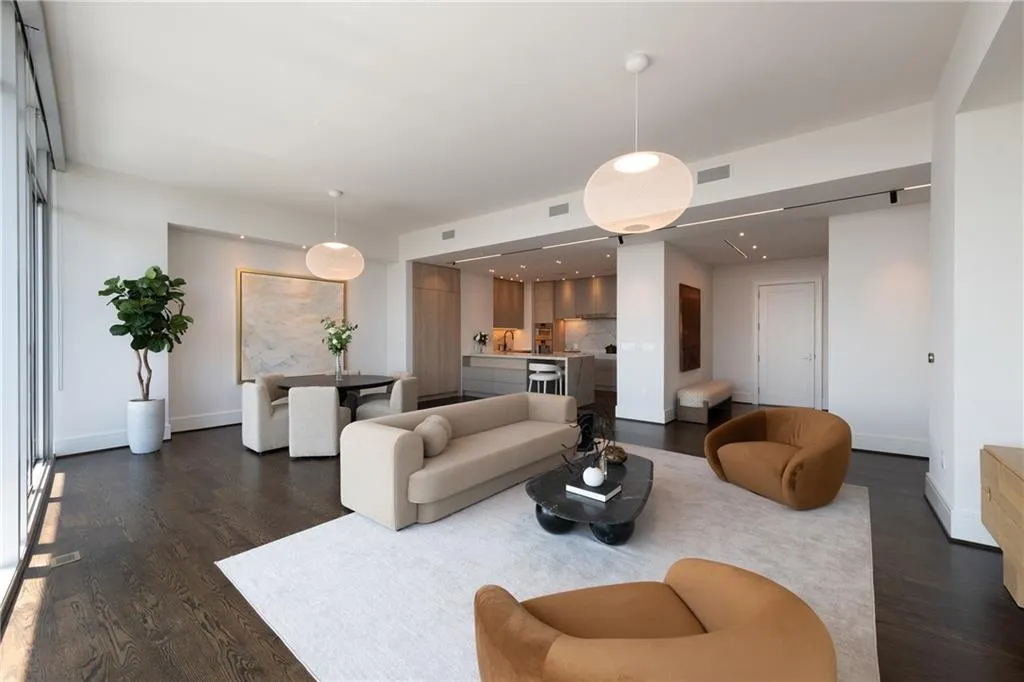 Largest floor plan in Midtown's most luxurious building. Live effortlessly in elegant style.