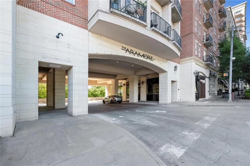 2277 Peachtree Road Ne Unit 302, Atlanta, Georgia 30309, 2 Bedrooms Bedrooms, ,2 BathroomsBathrooms,Residential,For Sale,2277 Peachtree Road Ne Unit 302,7589761