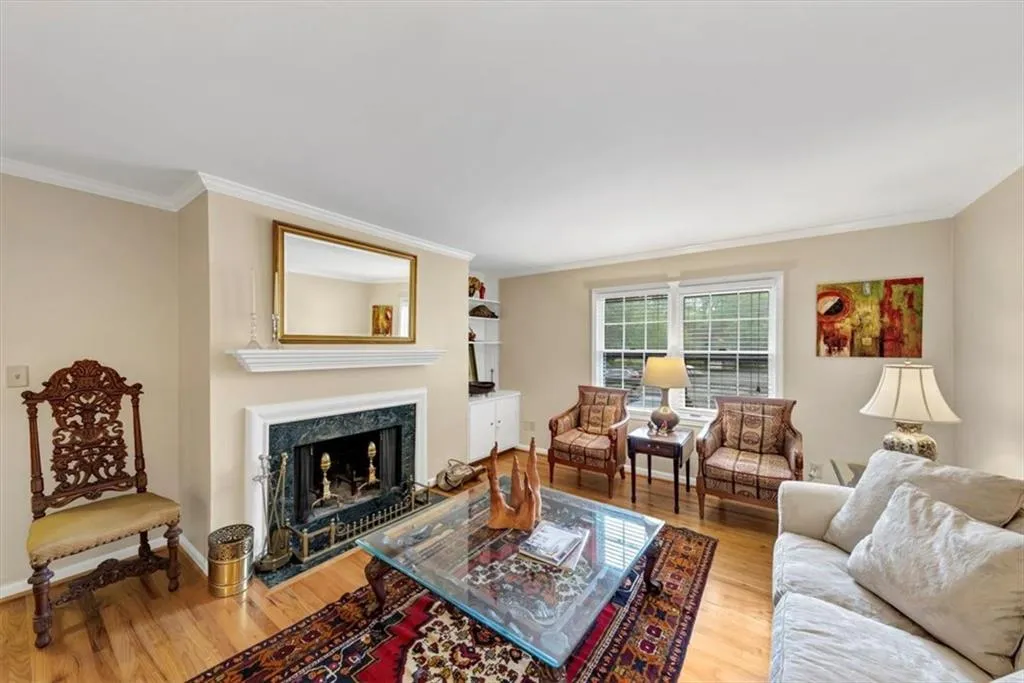 30 Chaumont Square Nw, Atlanta, Georgia 30327, 3 Bedrooms Bedrooms, ,2 BathroomsBathrooms,Residential,For Sale,30 Chaumont Square Nw,7589911