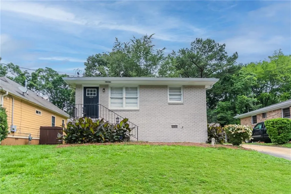 933 Capitol View Avenue Nw, Atlanta, Georgia 30318, 3 Bedrooms Bedrooms, ,1 BathroomBathrooms,Residential,For Sale,933 Capitol View Avenue Nw,7584968