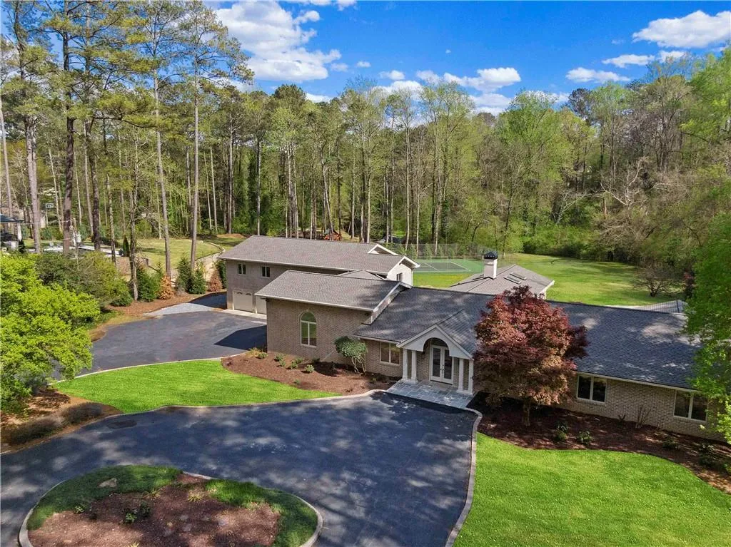 860 Crest Valley Drive, Sandy Springs, Georgia 30327, 7 Bedrooms Bedrooms, ,4 BathroomsBathrooms,Residential,Sold,860 Crest Valley Drive,7590831