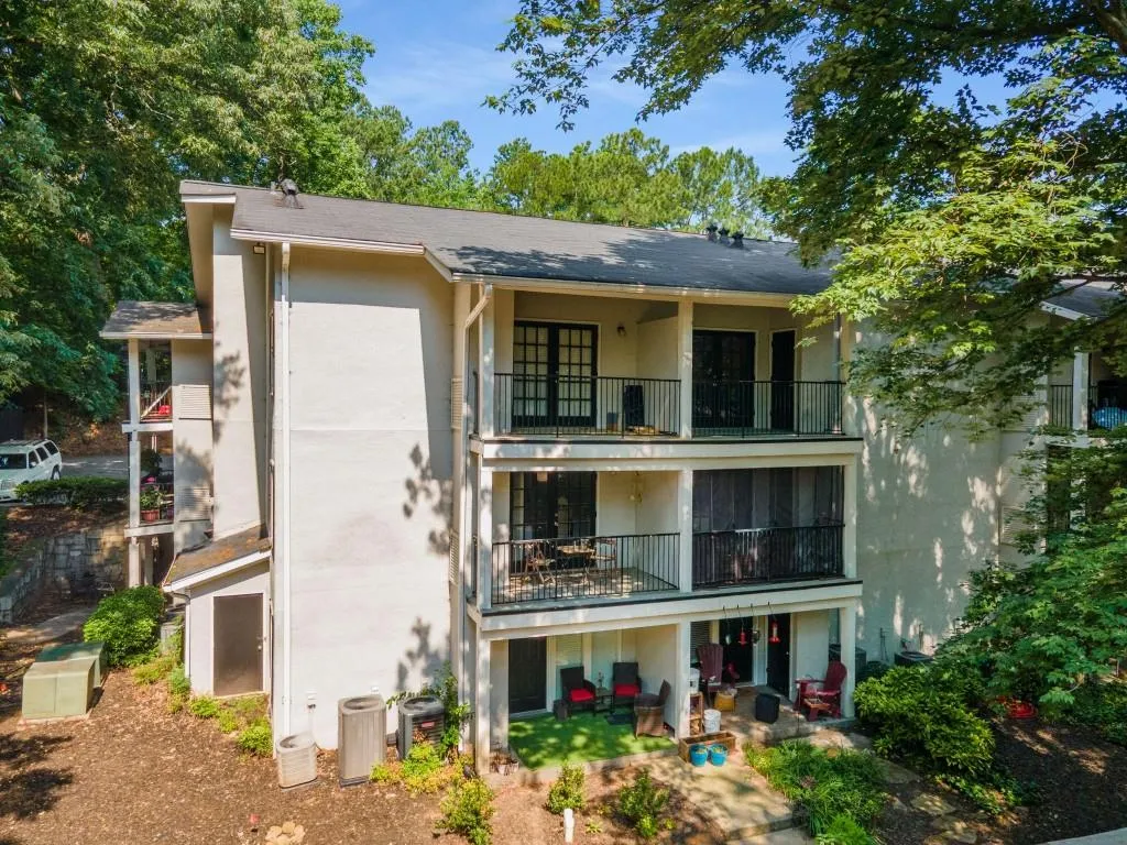 1150 Collier Road Nw Unit L14, Atlanta, Georgia 30318, 1 Bedroom Bedrooms, ,1 BathroomBathrooms,Residential,For Sale,1150 Collier Road Nw Unit L14,7591584