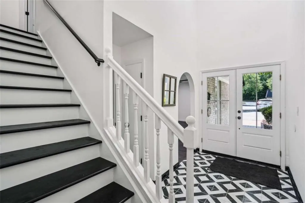 5490 Chemin De Vie, Sandy Springs, Georgia 30342, 3 Bedrooms Bedrooms, ,2 BathroomsBathrooms,Residential,For Sale,5490 Chemin De Vie,7592281