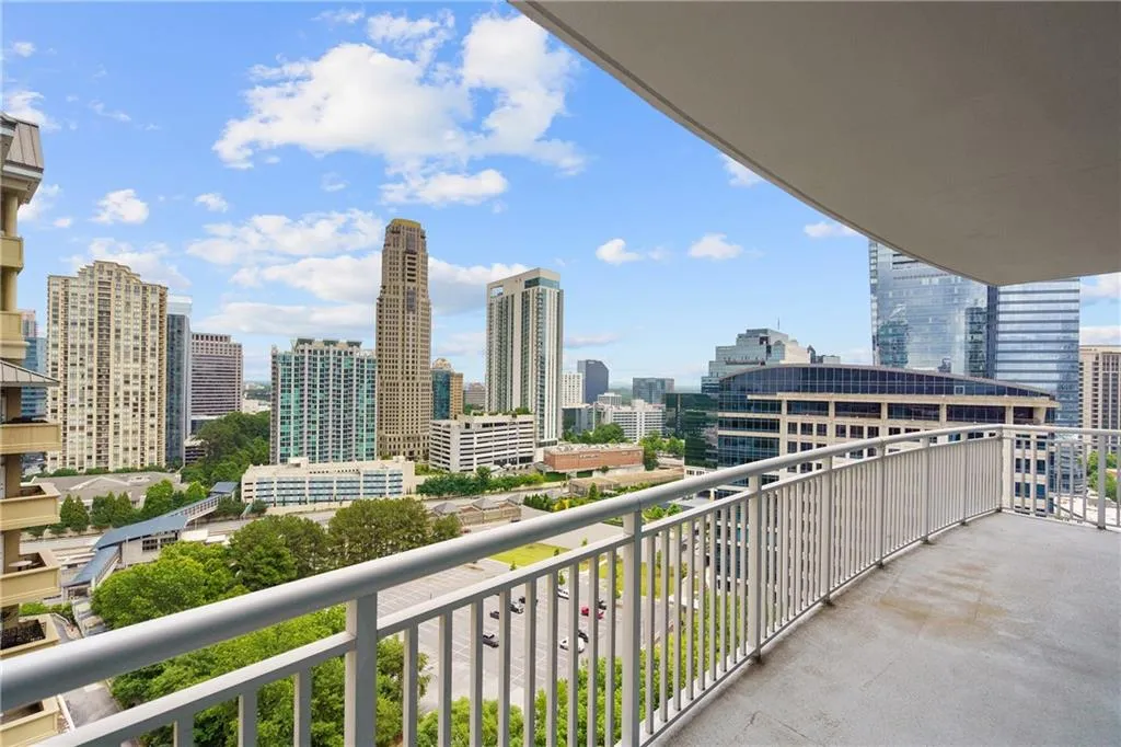 3338 Peachtree Road Unit 2005, Atlanta, Georgia 30326, 3 Bedrooms Bedrooms, ,2 BathroomsBathrooms,Residential,For Sale,3338 Peachtree Road Unit 2005,7593367