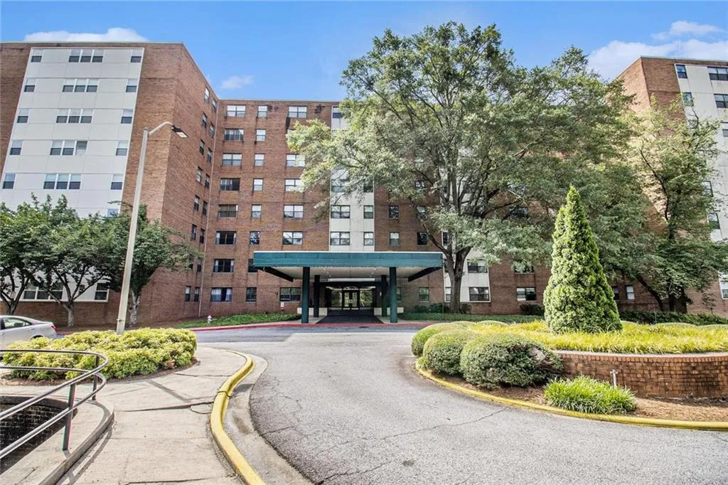 2965 Pharr Court South Northwest Nw Unit 714, Atlanta, Georgia 30305, 2 Bedrooms Bedrooms, ,2 BathroomsBathrooms,Residential,For Sale,2965 Pharr Court South Northwest Nw Unit 714,7594003