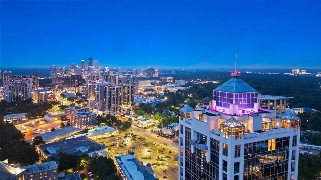 2828 Peachtree Road Nw Unit P 3300, Atlanta, Georgia 30305, 2 Bedrooms Bedrooms, ,2 BathroomsBathrooms,Residential,For Sale,2828 Peachtree Road Nw Unit P 3300,7595787