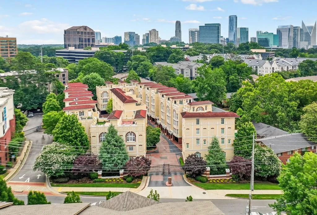 3541 Roswell Road Ne Unit 21, Atlanta, Georgia 30305, 3 Bedrooms Bedrooms, ,2 BathroomsBathrooms,Residential,For Sale,3541 Roswell Road Ne Unit 21,7592645