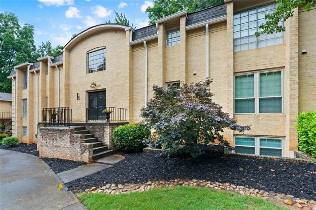 5400 Roswell Road Apt L6, Sandy Springs, Georgia 30342, 2 Bedrooms Bedrooms, ,2 BathroomsBathrooms,Residential,For Sale,5400 Roswell Road Apt L6,7596472